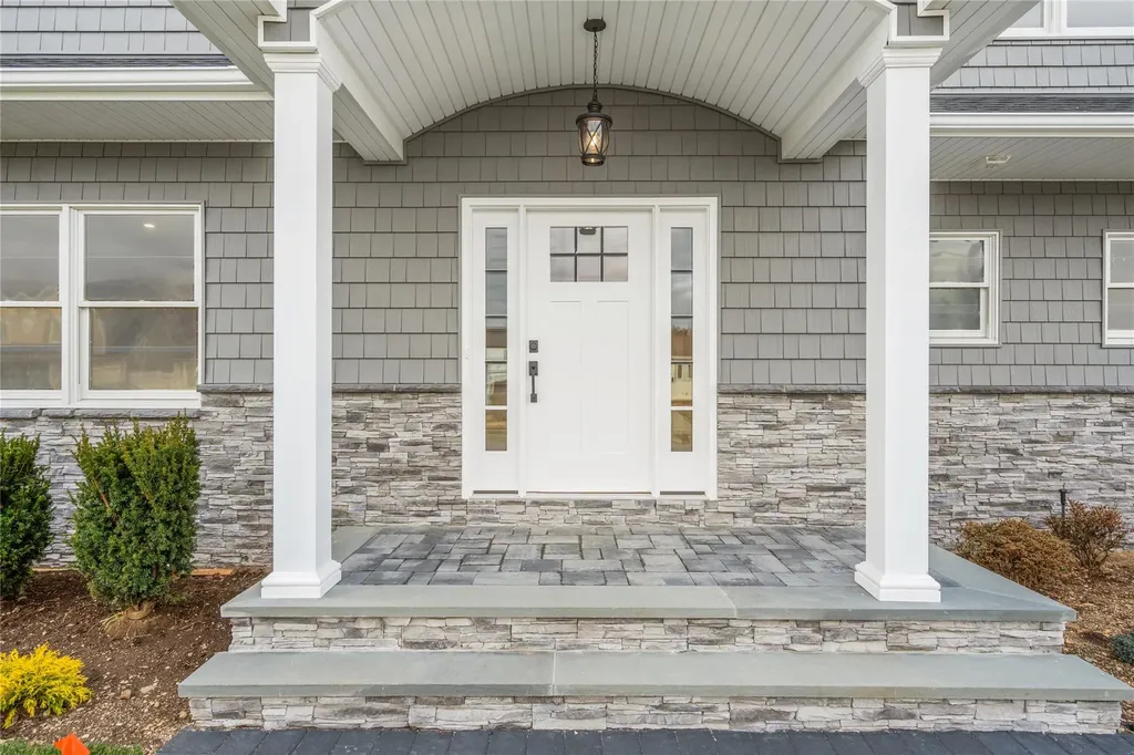35 Peter Lane Plainview NY 11803