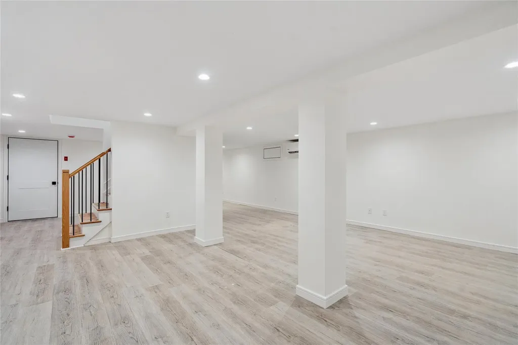 35 Peter Lane Plainview NY 11803