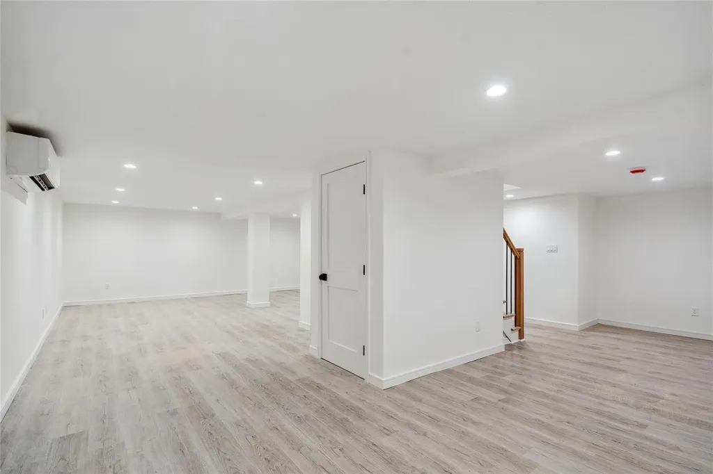35 Peter Lane Plainview NY 11803