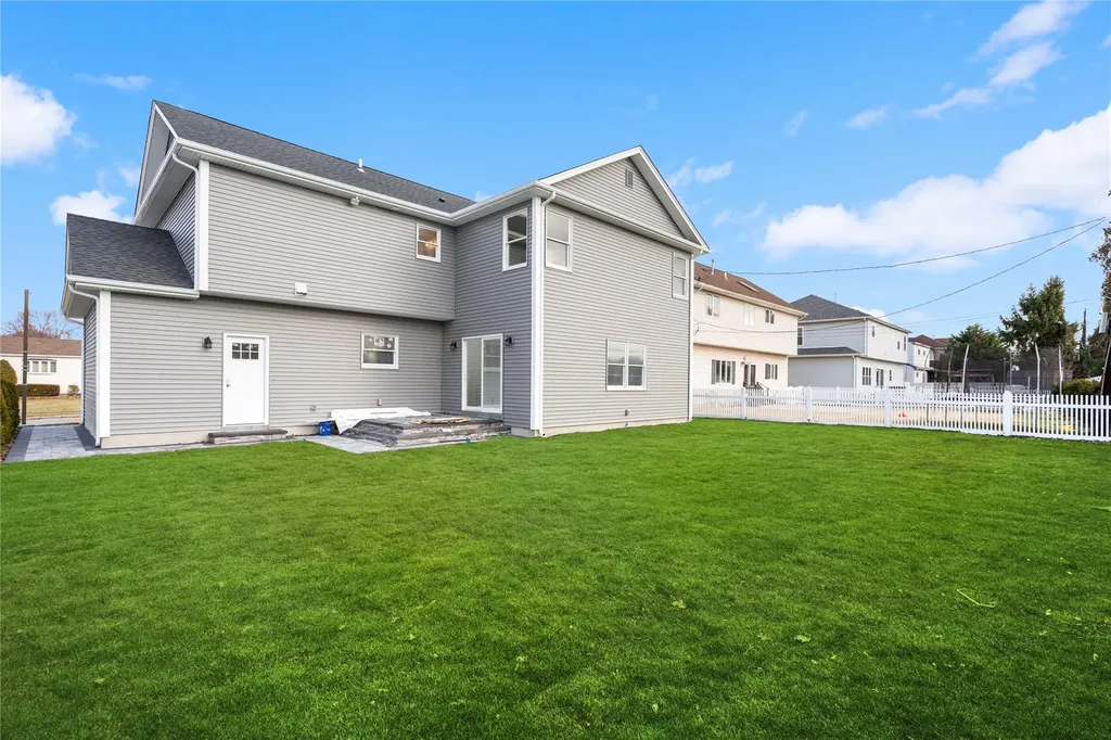 35 Peter Lane Plainview NY 11803