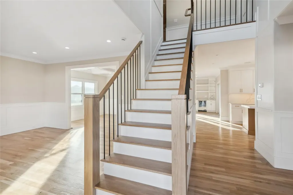 35 Peter Lane Plainview NY 11803