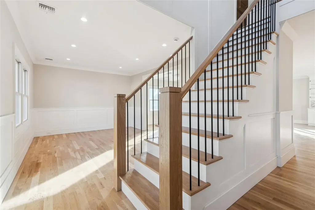 35 Peter Lane Plainview NY 11803