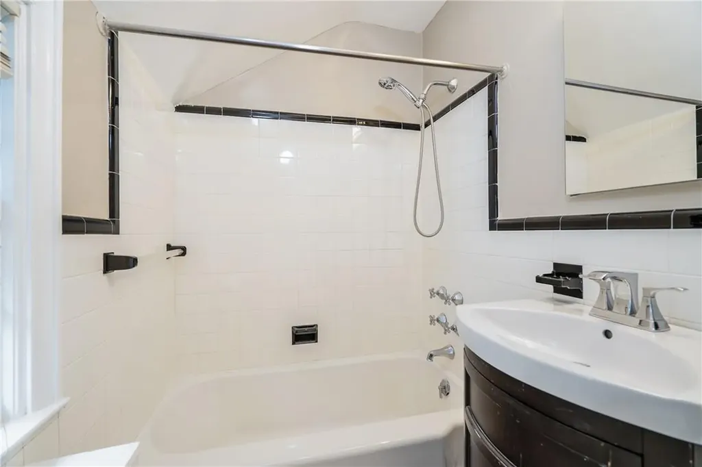 148 Lyons Road Scarsdale NY 10583