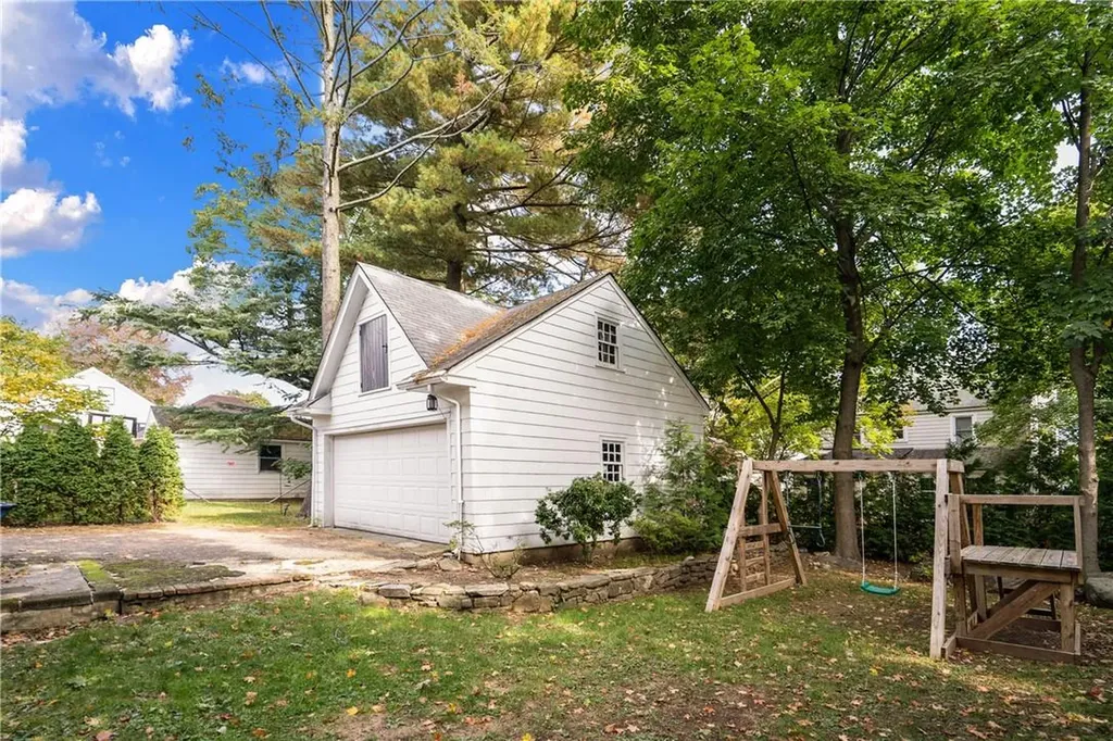 148 Lyons Road Scarsdale NY 10583