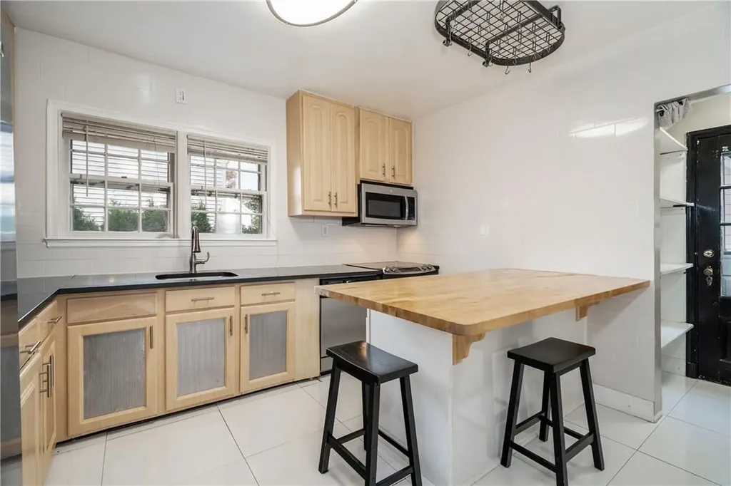 148 Lyons Road Scarsdale NY 10583