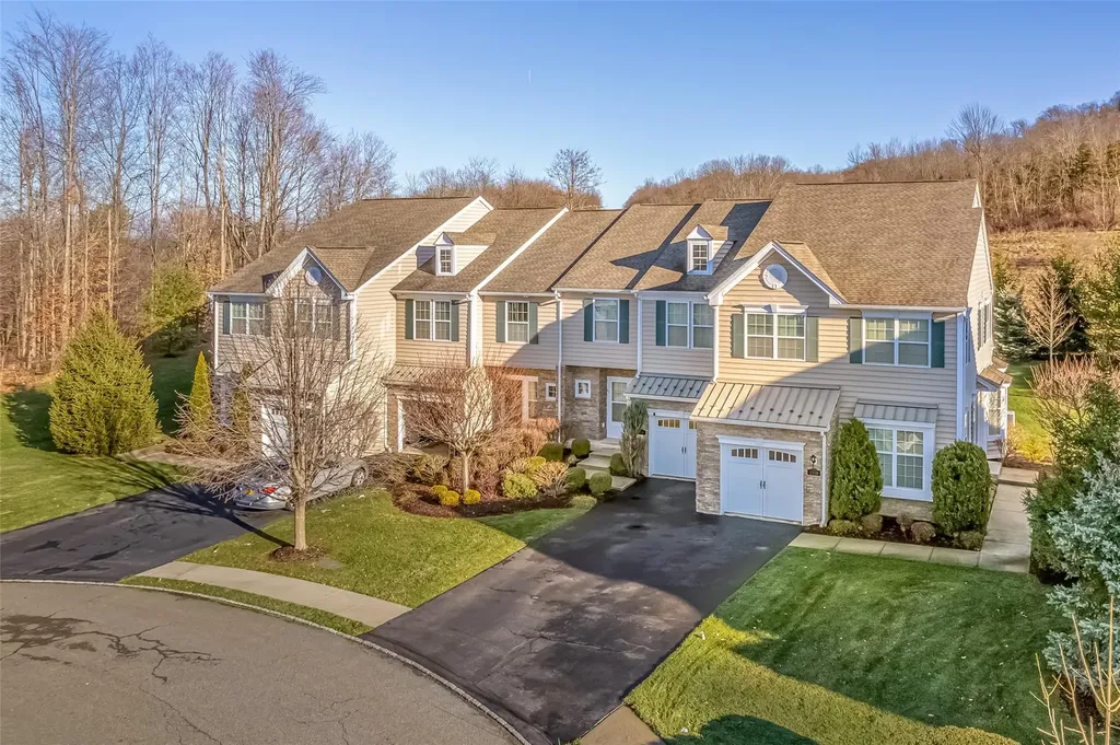 1330 Glastonbury Lane Fishkill NY 12524