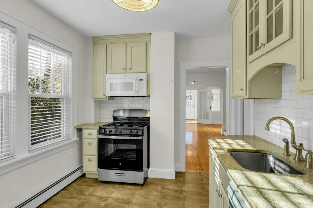 520 Washington Avenue Lindenhurst NY 11757