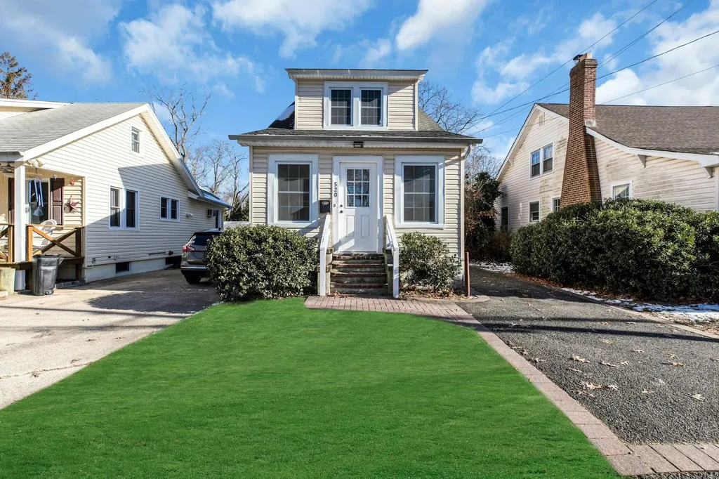 520 Washington Avenue Lindenhurst NY 11757