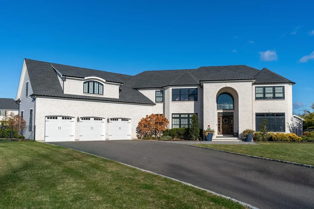 15 Fox Run East Islip NY 11730