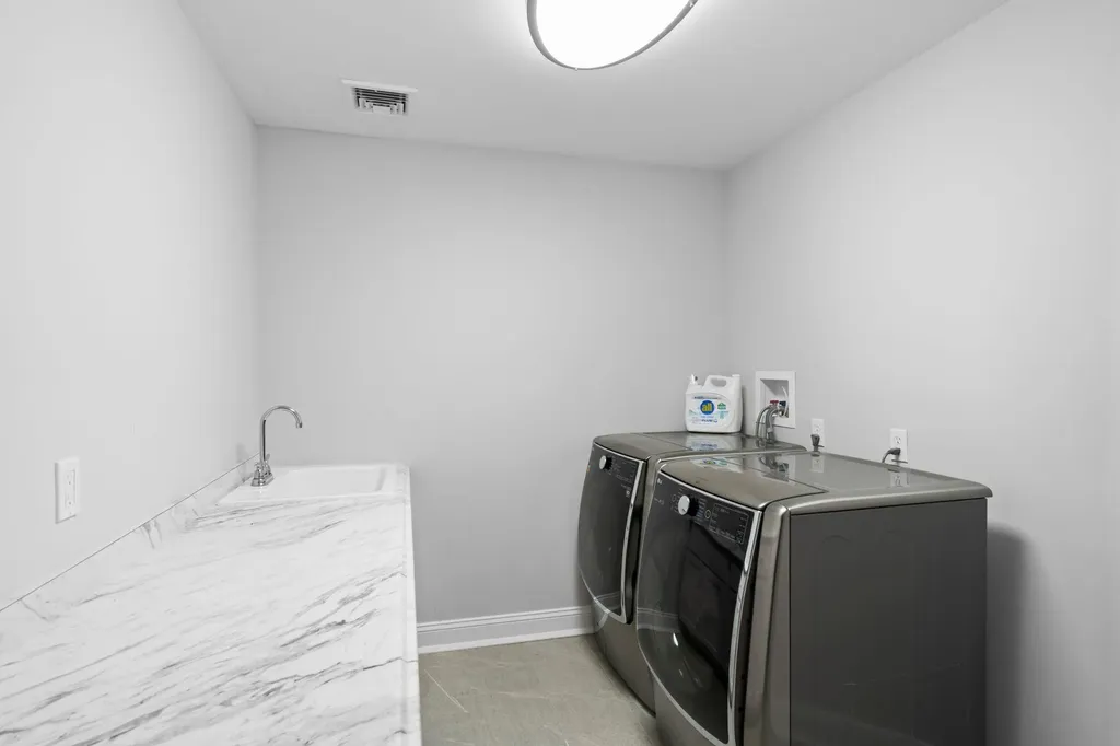 15 Fox Run East Islip NY 11730