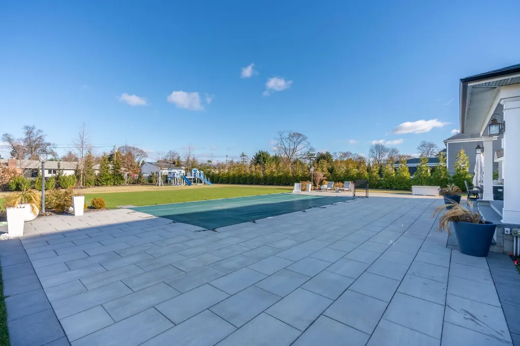 15 Fox Run East Islip NY 11730