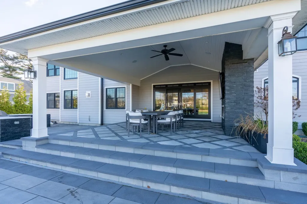 15 Fox Run East Islip NY 11730