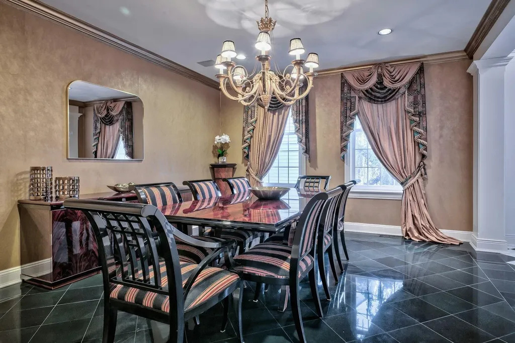 8 Meadow Lane Manhasset NY 11030
