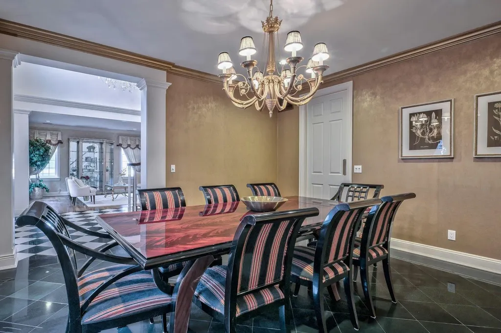 8 Meadow Lane Manhasset NY 11030