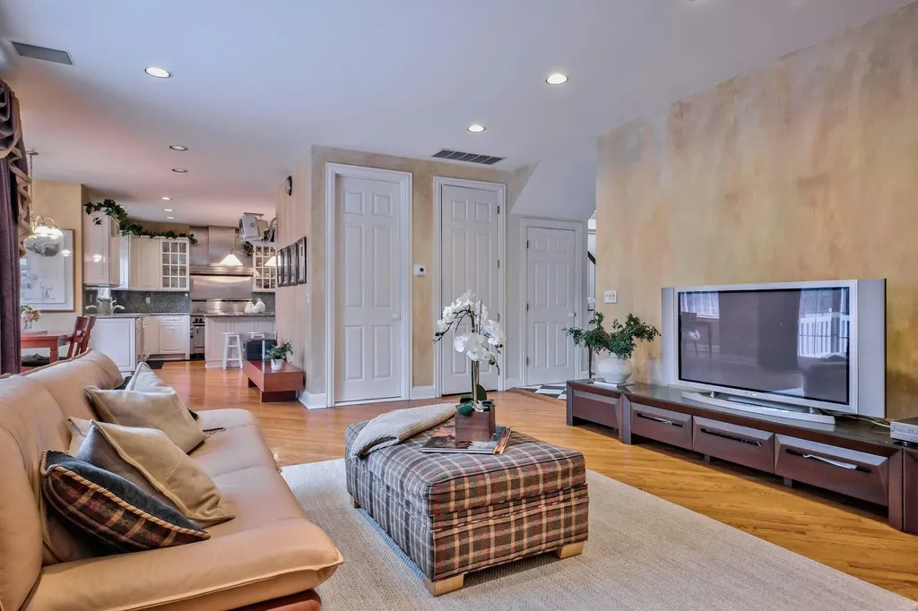 8 Meadow Lane Manhasset NY 11030