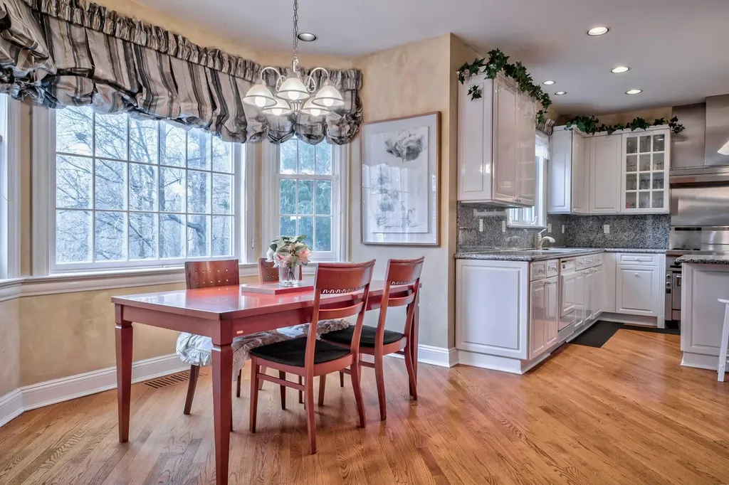 8 Meadow Lane Manhasset NY 11030