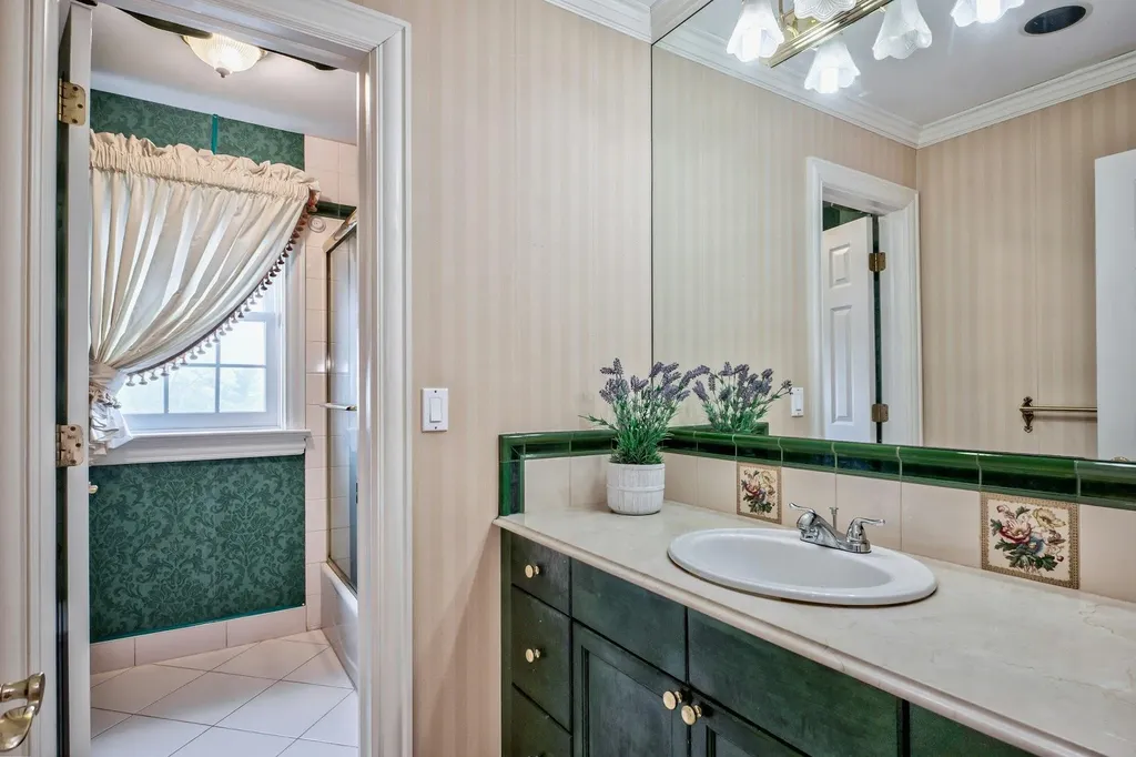 8 Meadow Lane Manhasset NY 11030