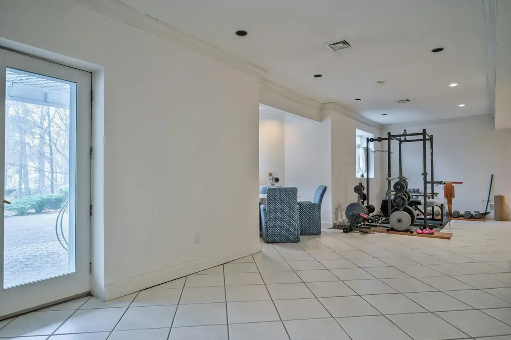 8 Meadow Lane Manhasset NY 11030