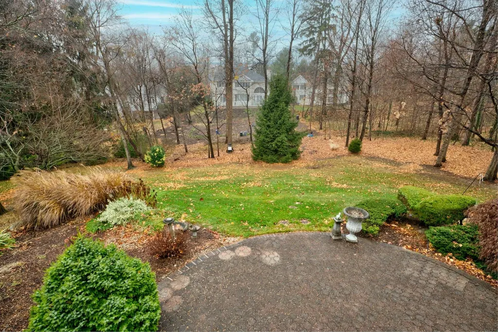 8 Meadow Lane Manhasset NY 11030