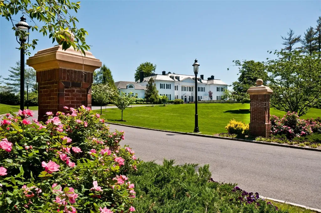 8 Meadow Lane Manhasset NY 11030