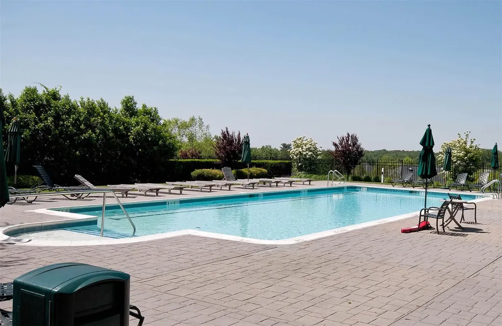 8 Meadow Lane Manhasset NY 11030