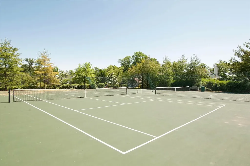 8 Meadow Lane Manhasset NY 11030