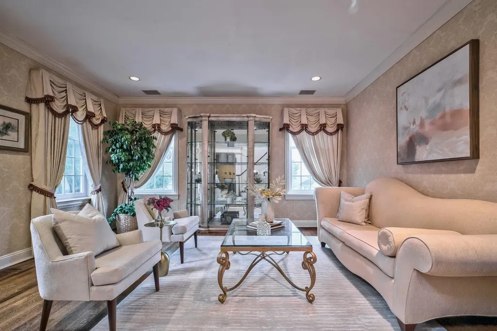 8 Meadow Lane Manhasset NY 11030