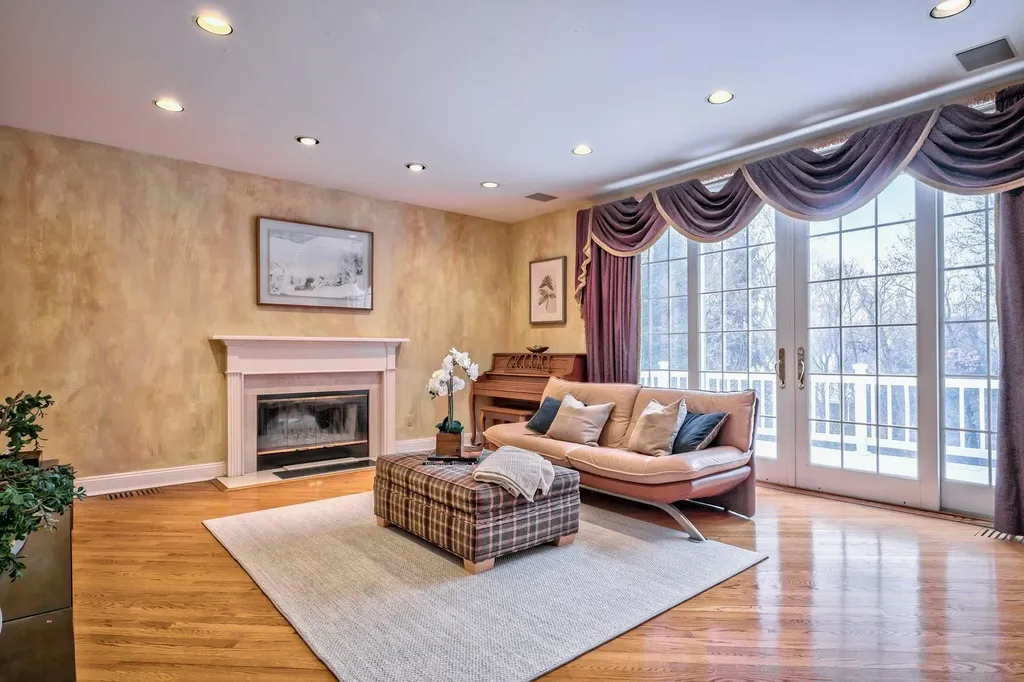 8 Meadow Lane Manhasset NY 11030