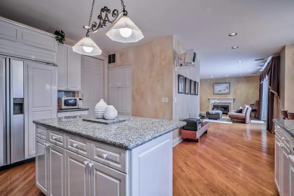 8 Meadow Lane Manhasset NY 11030
