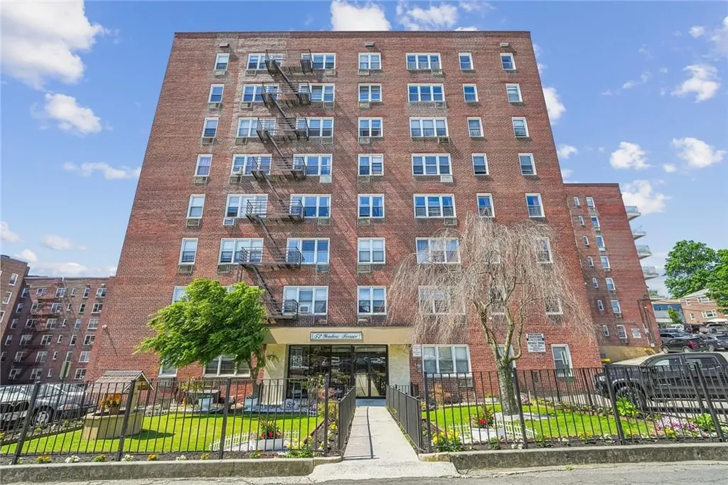 52 Yonkers Terrace Yonkers NY 10704