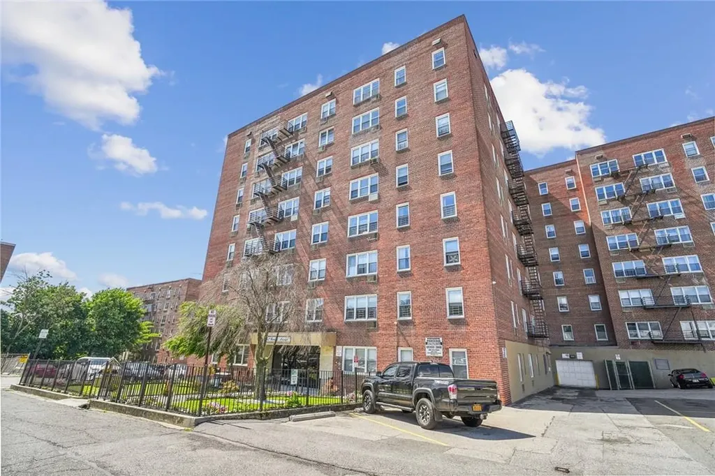 52 Yonkers Terrace Yonkers NY 10704