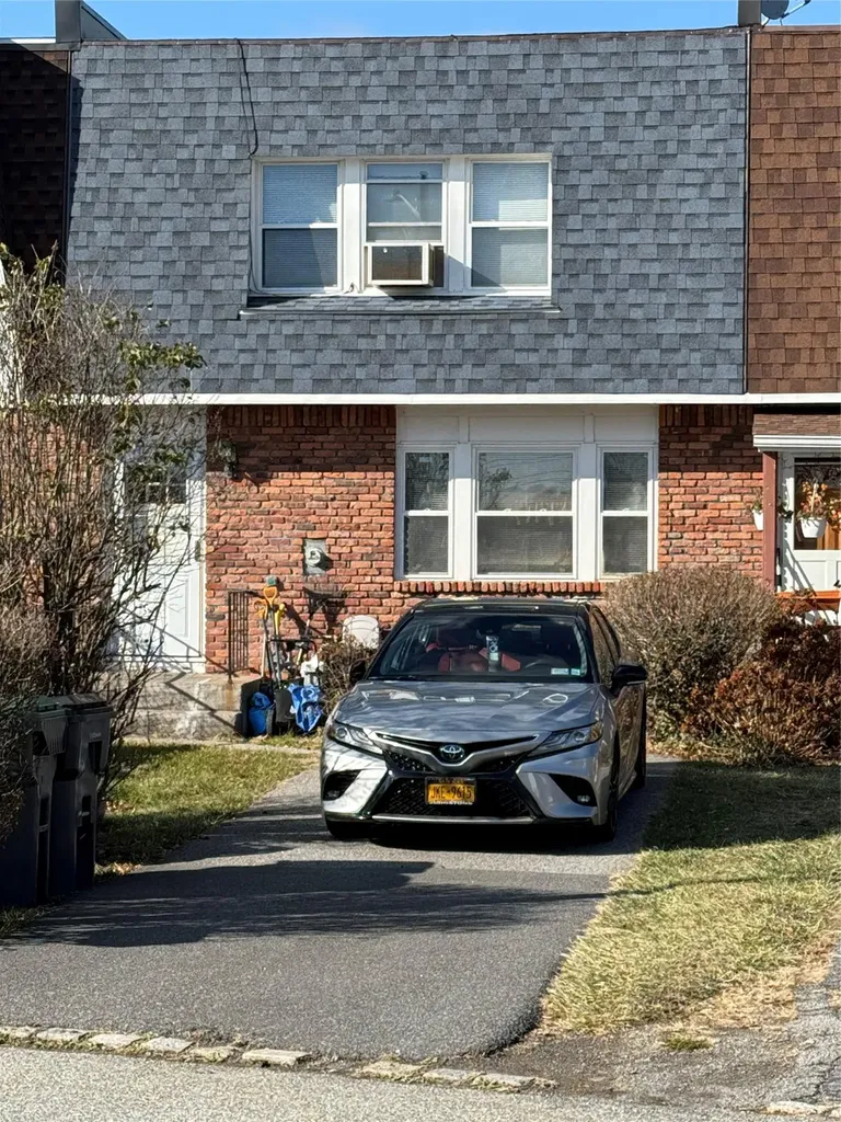 32 Whitman Court Middletown NY 10941