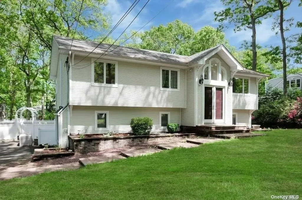 35 Hillside Avenue Saint James NY 11780