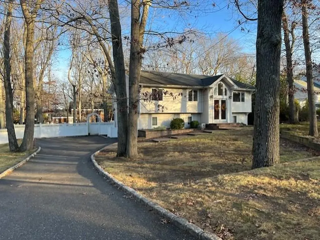 35 Hillside Avenue Saint James NY 11780