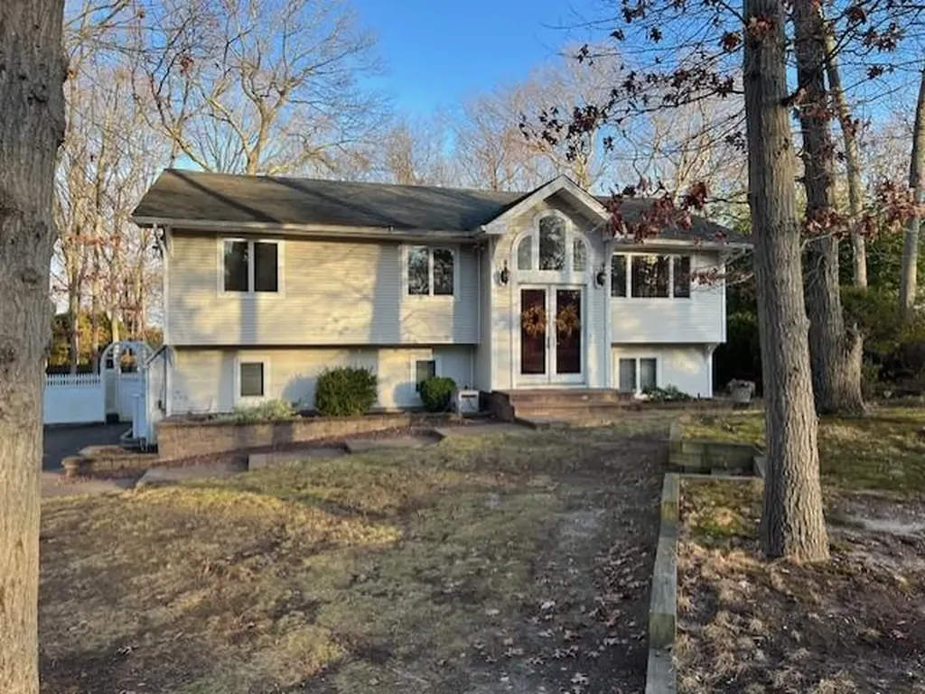 35 Hillside Avenue Saint James NY 11780