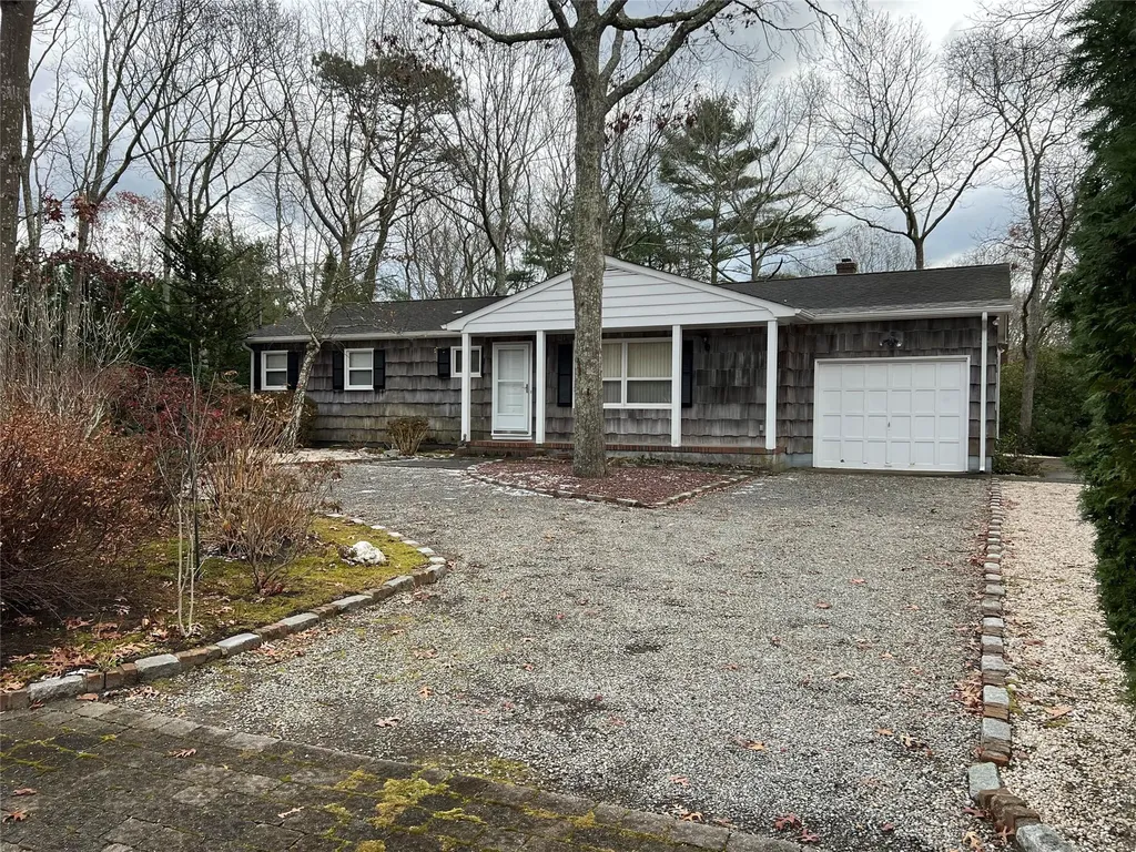 7 Oakwood Road Hampton Bays NY 11946
