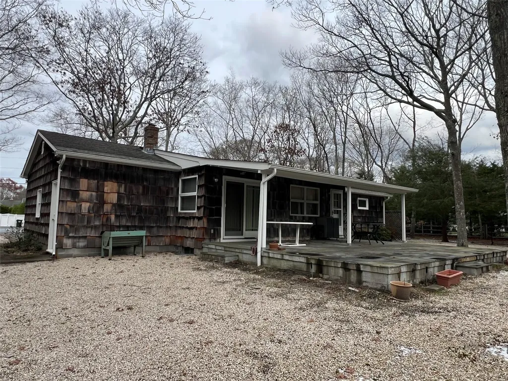 7 Oakwood Road Hampton Bays NY 11946