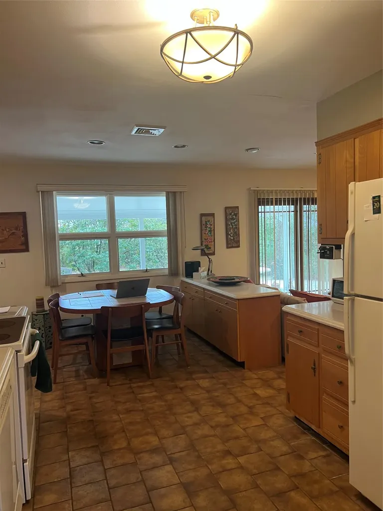 7 Oakwood Road Hampton Bays NY 11946