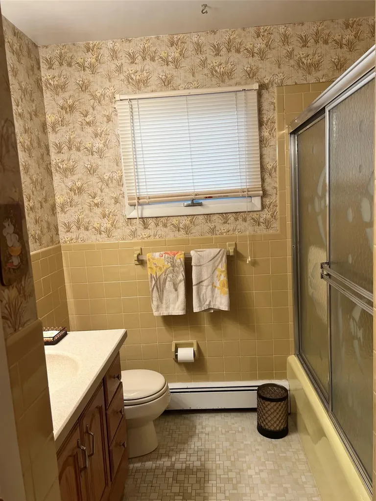 7 Oakwood Road Hampton Bays NY 11946