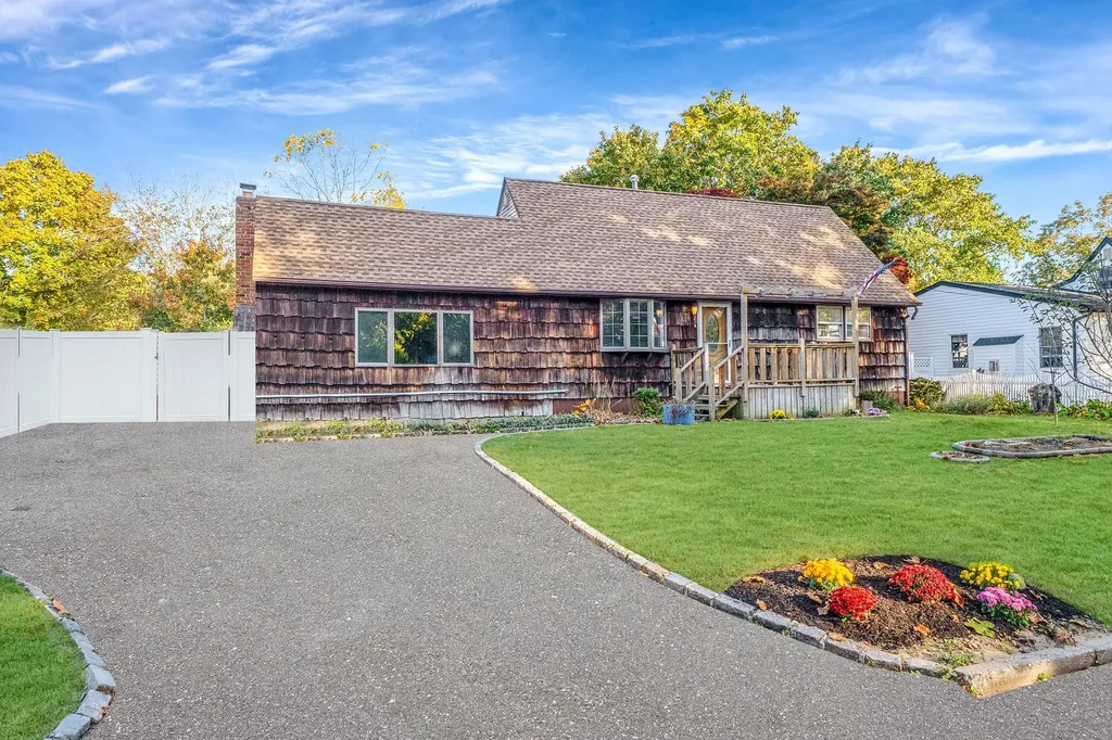 7 Laurie Boulevard Centereach NY 11720
