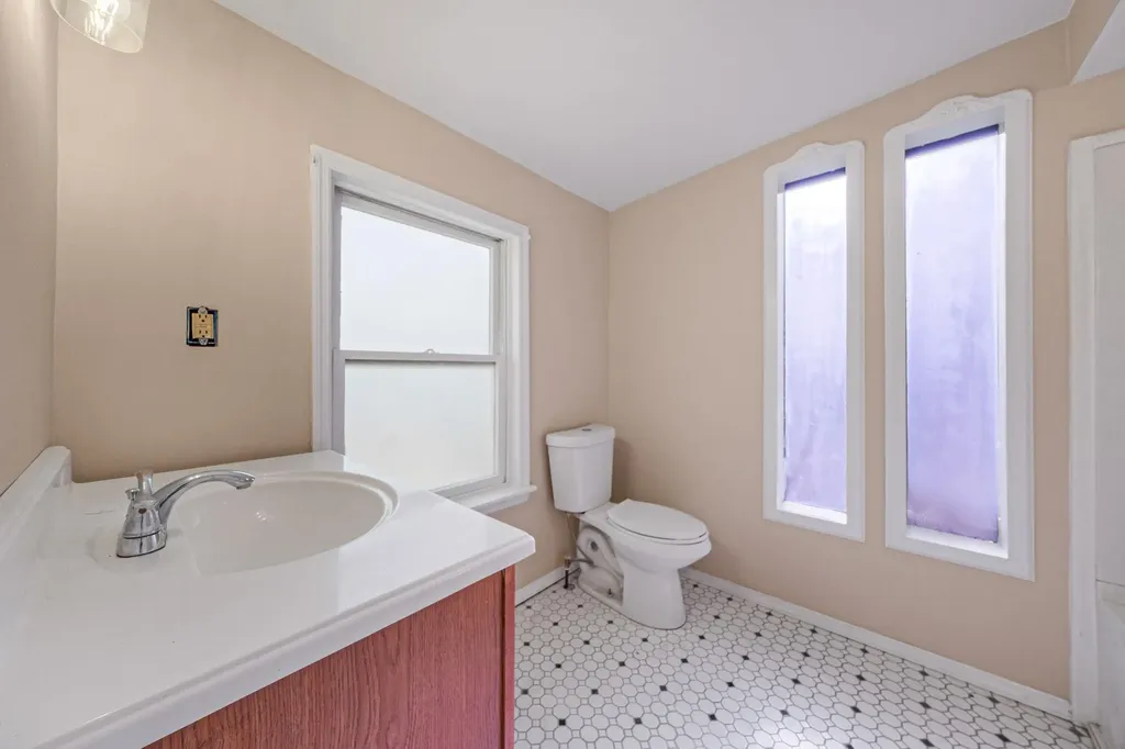 7 Laurie Boulevard Centereach NY 11720