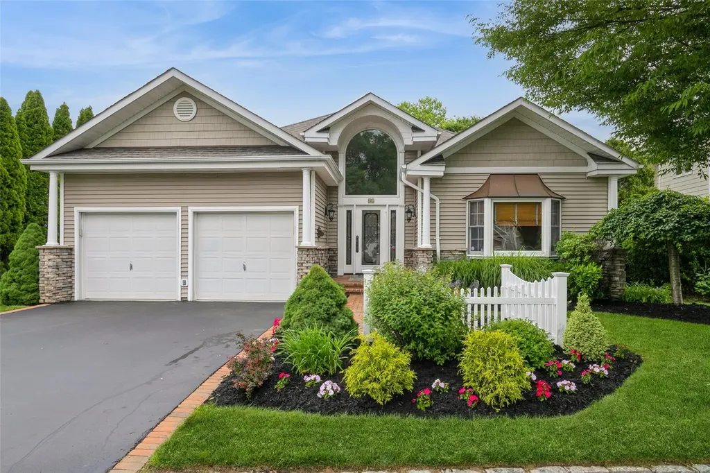 61 Redan Drive Smithtown NY 11787