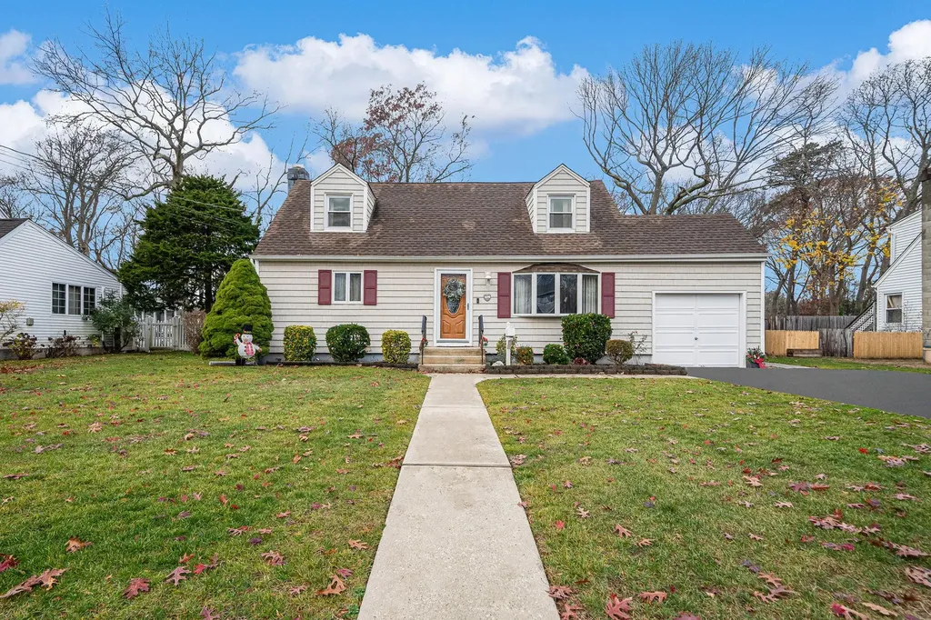 1090 Oakneck Road Bay Shore NY 11706