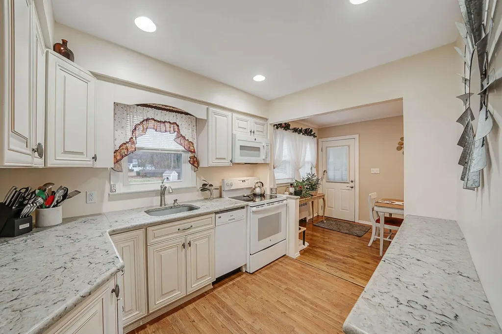 1090 Oakneck Road Bay Shore NY 11706