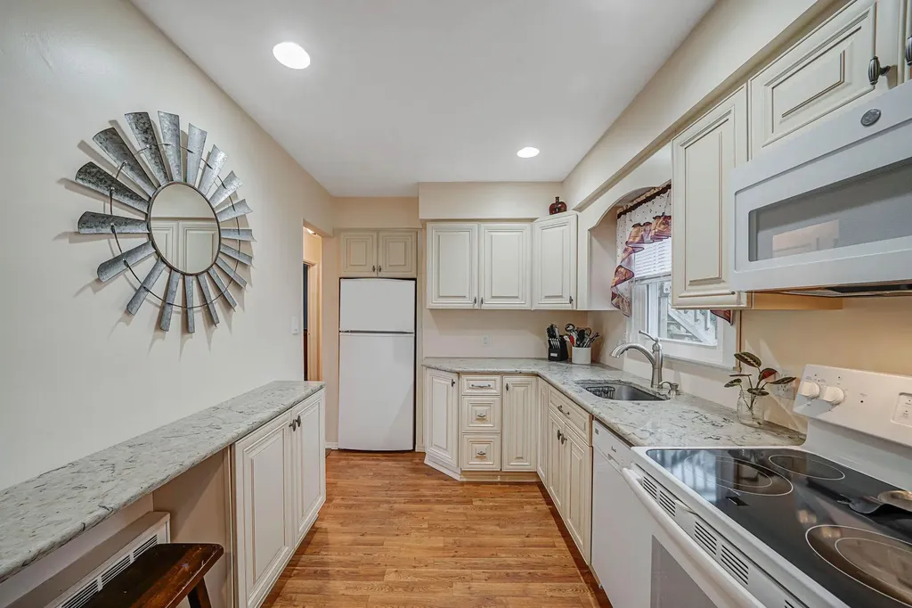 1090 Oakneck Road Bay Shore NY 11706