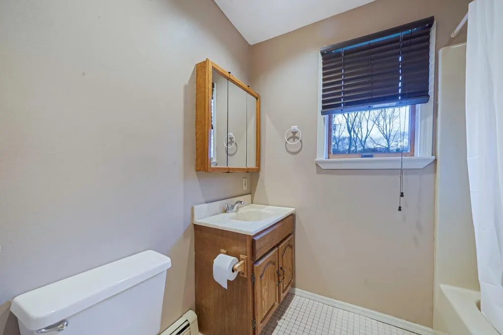1090 Oakneck Road Bay Shore NY 11706