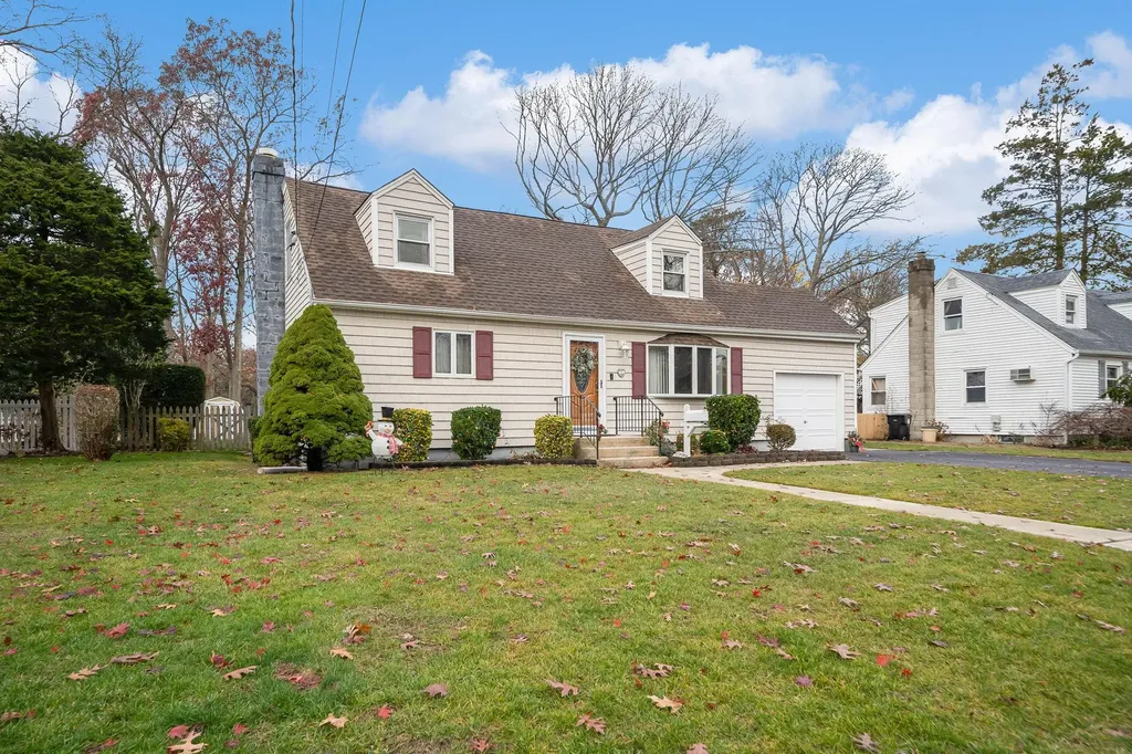 1090 Oakneck Road Bay Shore NY 11706