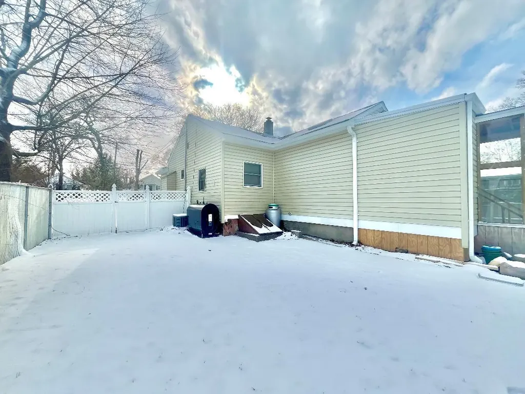 23 Maplewood Avenue Selden NY 11784