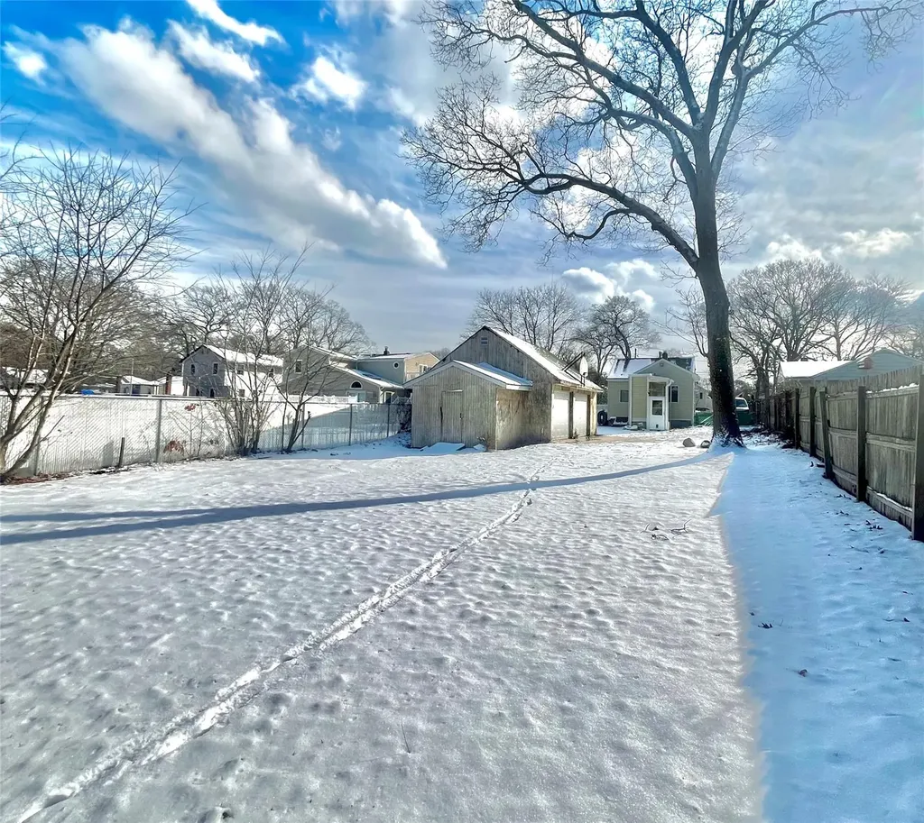 23 Maplewood Avenue Selden NY 11784