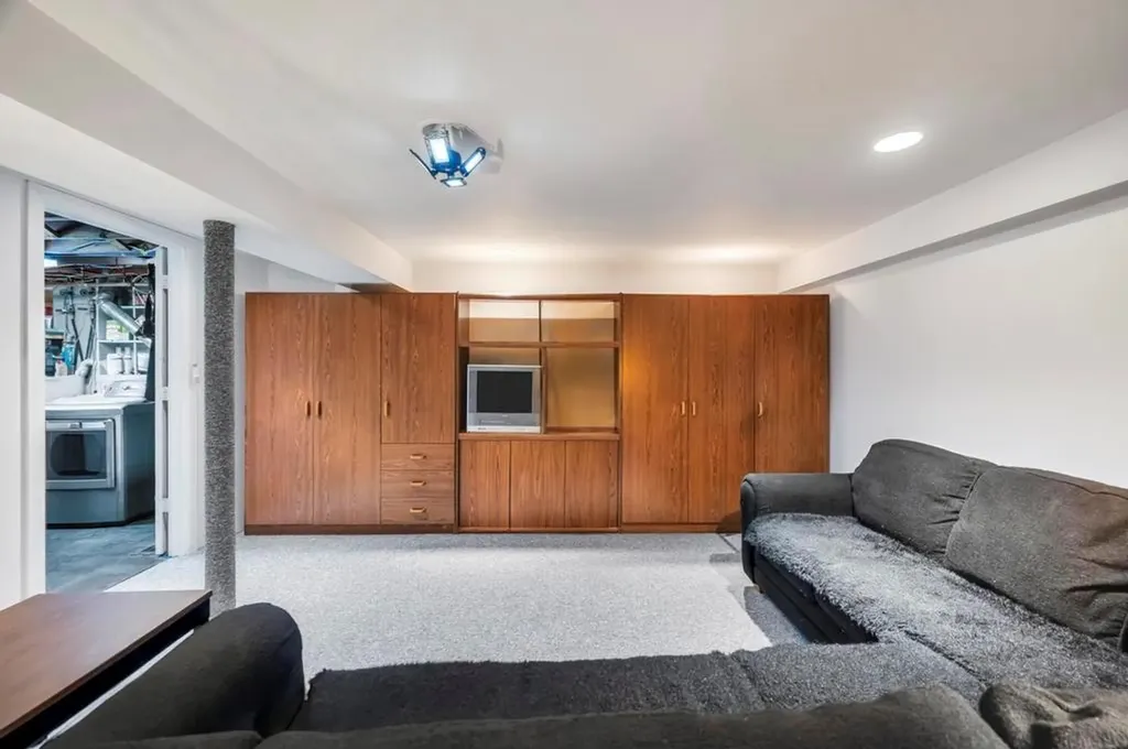 82 Cornwell Avenue Valley Stream NY 11580